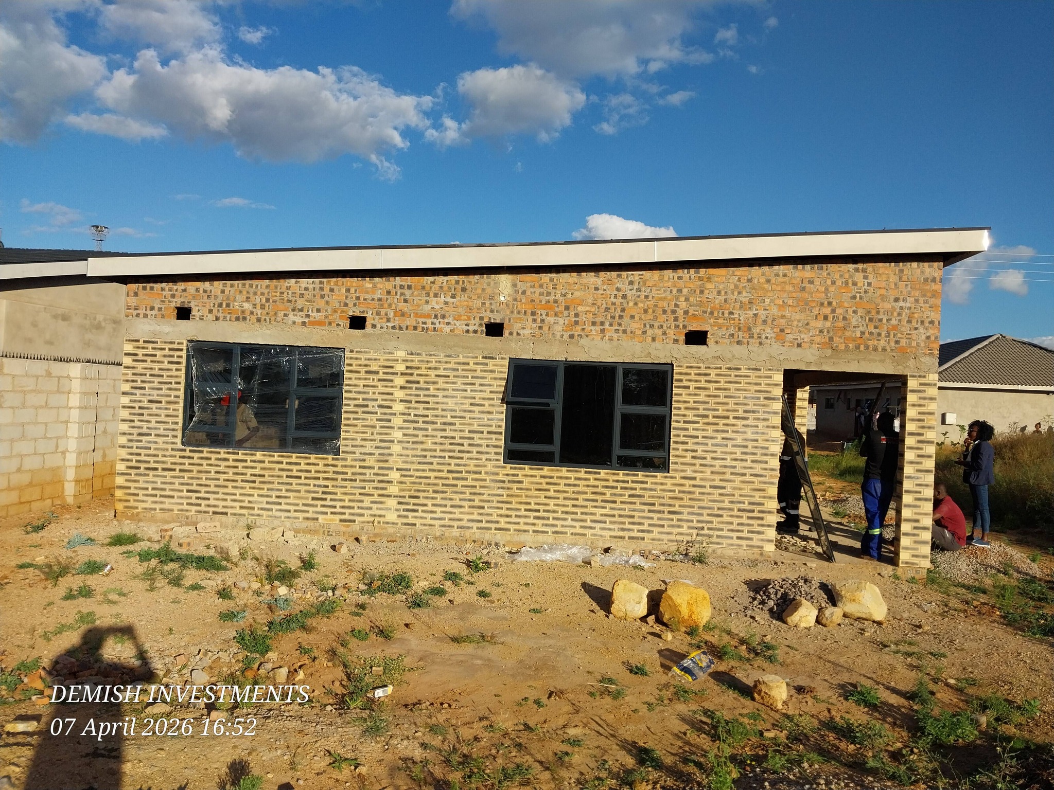 Large aluminium window installation